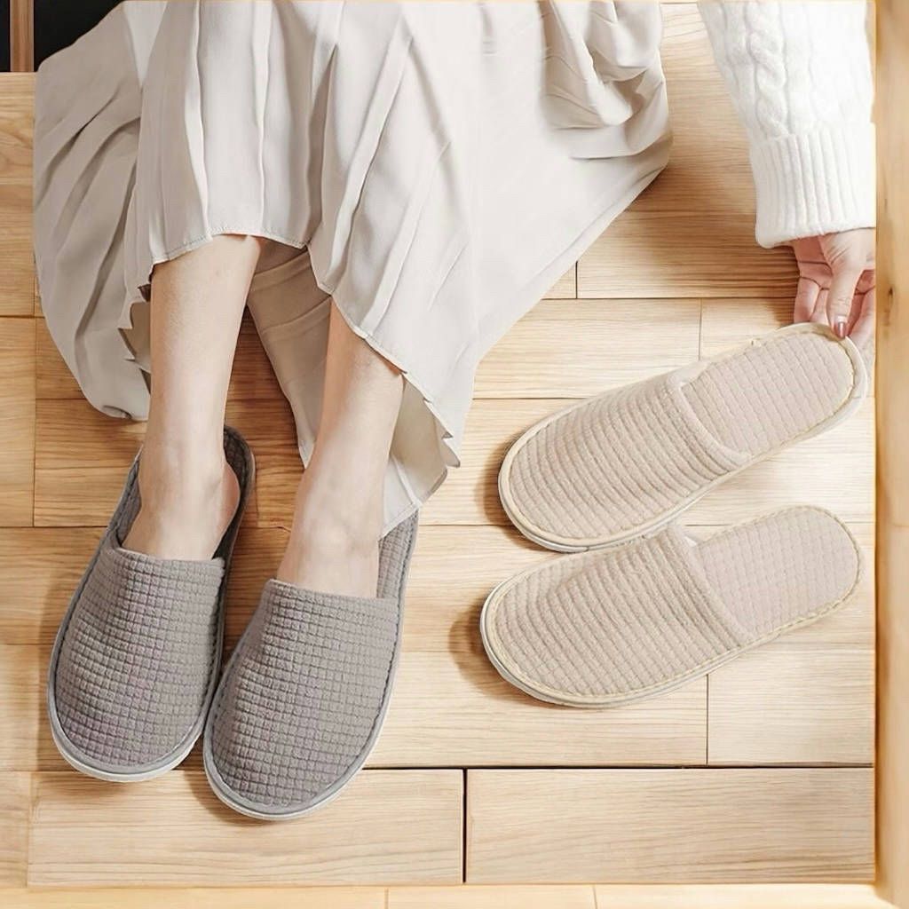 Disposable Hotel Slippers Non-Slip Guest Slippers Free Size Soft Comfortable for Men & Women