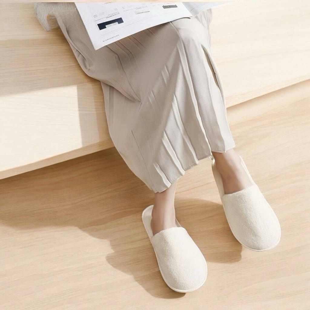 Disposable Hotel Slippers Non-Slip Guest Slippers Free Size Soft Comfortable for Men & Women